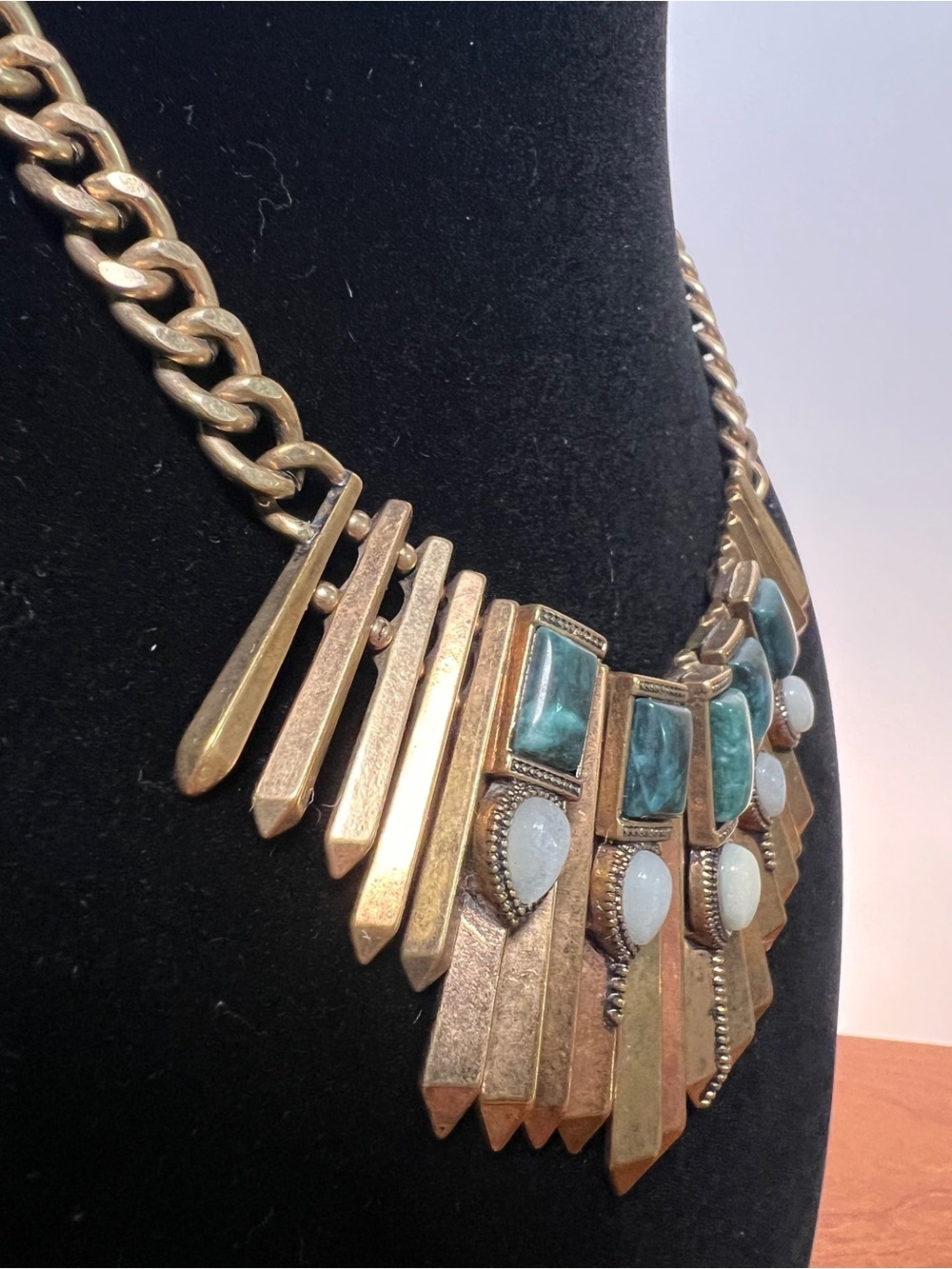 Vintage Gold-Tone Necklace gemstones - Picture 6 of 7
